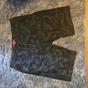 Guess Dark Green Camo Shorts mens Large